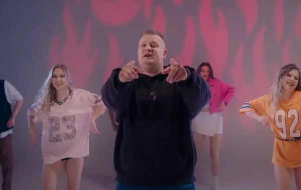 Na Grubo debiutuje z hitem „Czas pokaże” – to będzie najlepszy debiut w disco polo?

