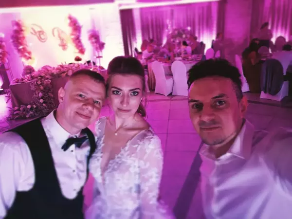 Niespodzianka weselna, która wstrząsnęła gośćmi! LoverBoy porwał tłumy swoim występem!