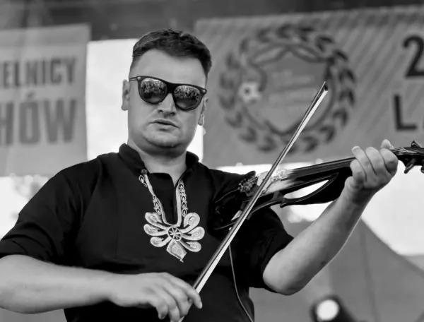 Niespodziewana śmierć gwiazdy disco polo: ciało Mr Dave’a znaleziono w nocy! Co tak naprawdę się stało?