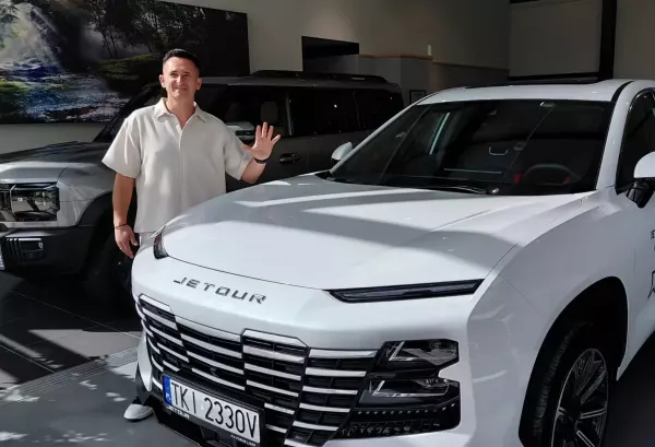 Nowe auto perkusisty Playboys robi wrażenie. Kuba Kusiński pokazał białego SUV-a prosto z salonu