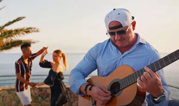 Nowość od Pudzian Band! „Piękna” – zmysłowy taniec i rajskie plaże w teledysku