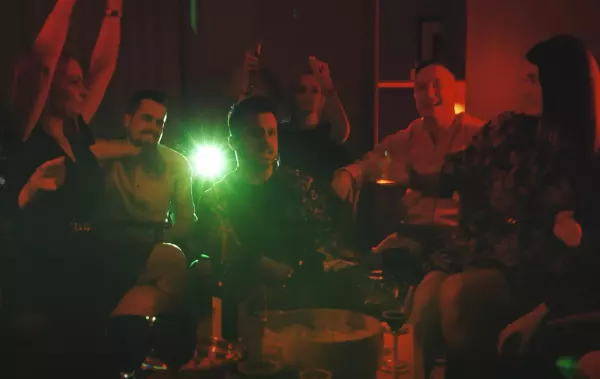 Ostra impreza w branży disco polo! Zobaczcie jak prezentuje się ”Domówka” w wydaniu gwiazdy disco! VIDEO