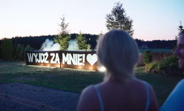 Oświadczyny w teledysku disco polo?! Nowa propozycja od zespołu LUZAK! LUBIĘ, LUBIĘ...