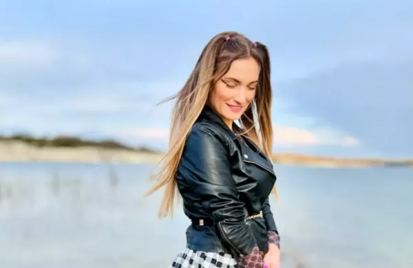Wokalistka disco polo w ognistej stylizacji! Zobacz gorące zdjęcia Pauliny Banaszek! Tak kusi przed koncertem! 


