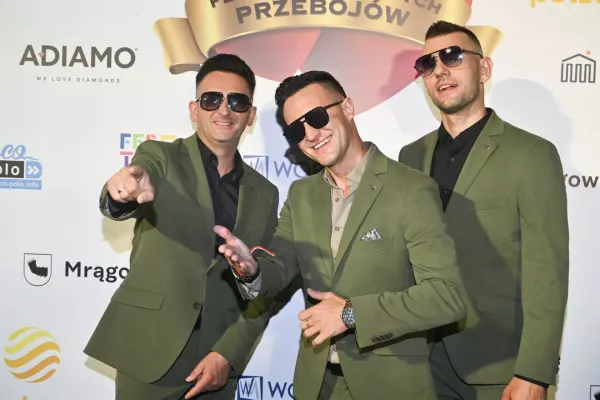 Gwiazdy disco polo Playboys skradły show na Festiwalu Weselnych Przebojów! „Filmowa Miłość” w nowej odsłonie podbija serca fanów!
