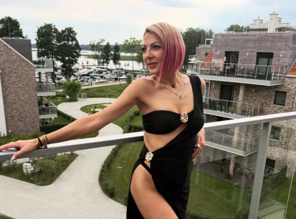 Podróż poślubna Magdy Narożnej. Wokalistka Piękni i Młodzi pokazała gorące  zdjęcia w bikini!