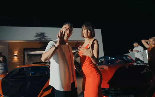 Ponad 2,1 miliona wyświetleń „Ta Jedyna" i 30 tysięcy nagrań na TikToku. Playboys i Wiktoria Niekało nie schodzą z wakacyjnych playlist