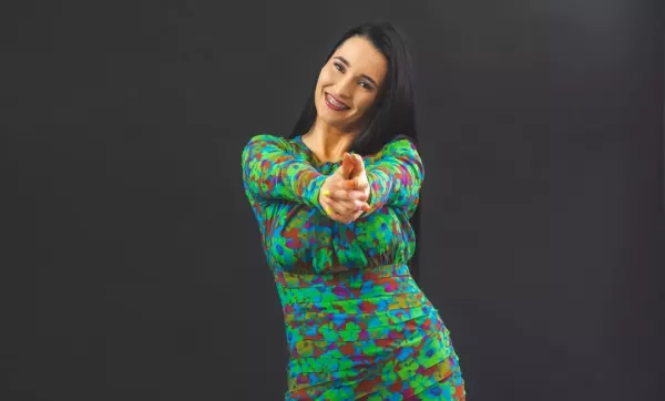 Emilia Sanecka z formacji Daj To Głośniej pozuje bez stanika! Popularna wokalistka disco polo poczuła wiosnę i odsłoniła biust! 