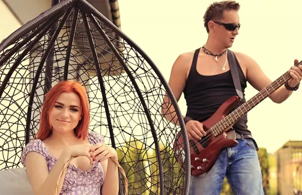 Popularny gwiazdor disco polo zdradza kulisy nowej produkcji! Zapowiada się kolejna muzyczna petarda w jego wykonaniu! 