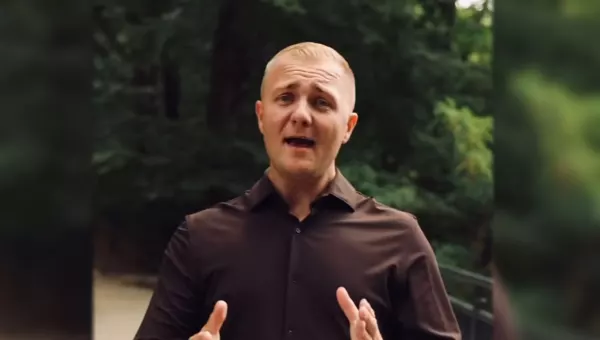 Powrót do lat 90! Szymon Jankowski z nowością "Królewna"