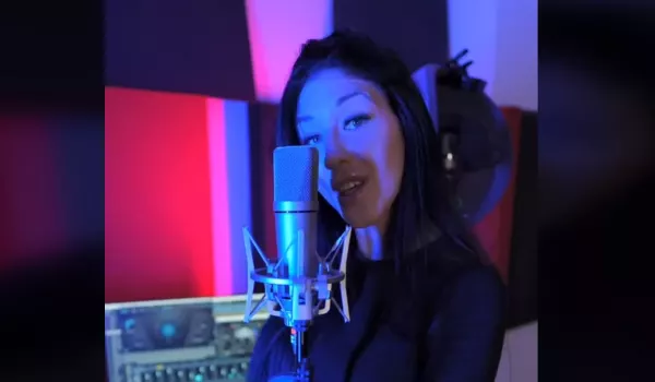 Powrót w Wielkim Stylu: Sylwia Kossakowska i Jej Nowy Singiel ”My Hero”„