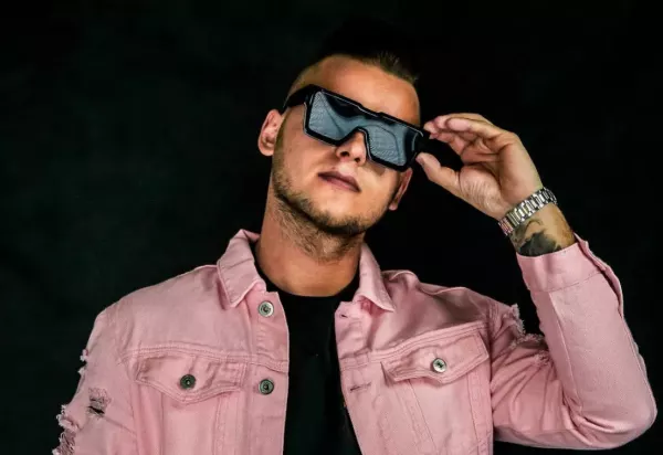 Powrót z nowym hitem i teledyskiem! Czy młody artysta - Patryk Szmajkowski podbije świat disco polo?!