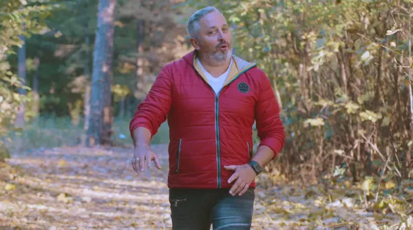 Premiera „Już zawsze na zawsze”. Wojtek Tutka, znany jako śpiewający leśnik i uczestnik Disco Star 2026, prezentuje nowość! 