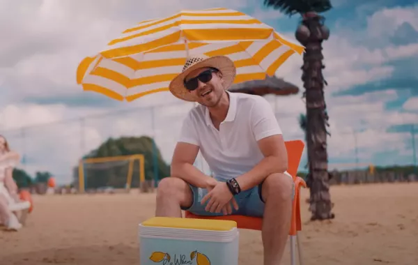 Premiera „Kocham ją” od Luki Rosiego. Nowa propozycja disco polo w romantycznym i wakacyjnym klimacie