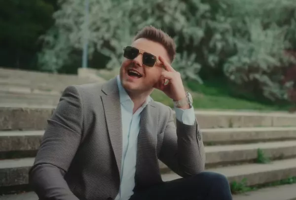 Premiera. Wielki powrót klimatu lat 90. w disco polo! Golden Eye zachwyca nowym utworem ”Wczoraj mi się śniłaś”
