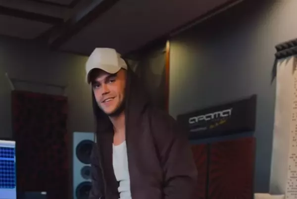 Przedpremiera Kacpra Pluty „Taka Bella„ już dostępna! Czy to będzie hit? Sprawdź fragment utworu przed premierą!