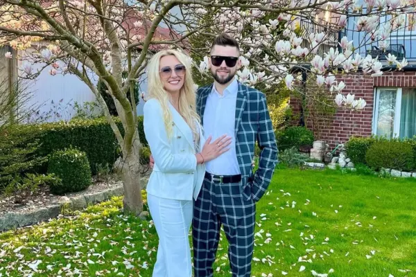 Przepiękna gwiazda disco polo powiedziała „Tak„! Adrianna Opałka pokazała pierścionek zaręczynowy! 