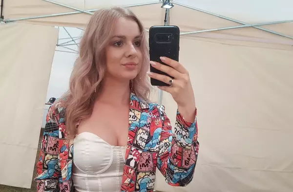 Mega głęboki dekolt przepięknej gwiazdy disco polo! Basia Pędrak zachwyca kuszącą stylizacją! 