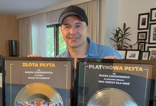 Radek Liszewski nie krył dumy. Lider Weekendu pochwalił się złotą i platynową płytą za hity disco polo