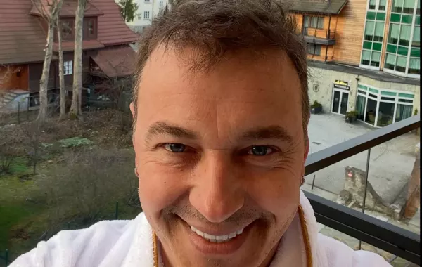 Radek Liszewski zapłacił fortunę za zęby! Pokazał też swoje ferrari i zaskoczył fanów majowym filmikiem

