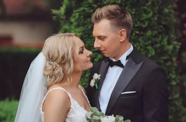 Rocznica ślubu gwiazd disco polo! Zobacz niezwykłe wideo z romantycznego ślubu i wesela artystów