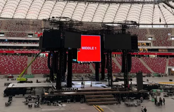 Roztańczony PGE Narodowy 2026: rośnie gigantyczna scena 360 stopni. Są pierwsze zdjęcia