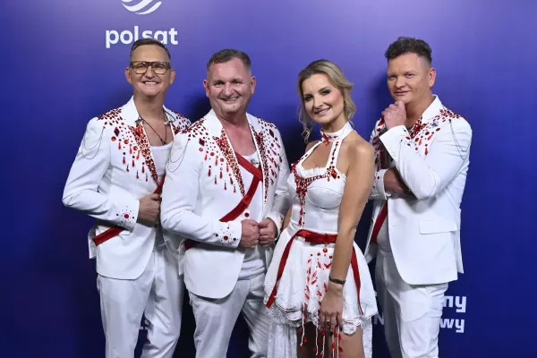 Gorąco na Narodowym! Dorota Gwiazdowska z MIG w mini, gorsecie i szpilkach, a bracia cali w kryształach