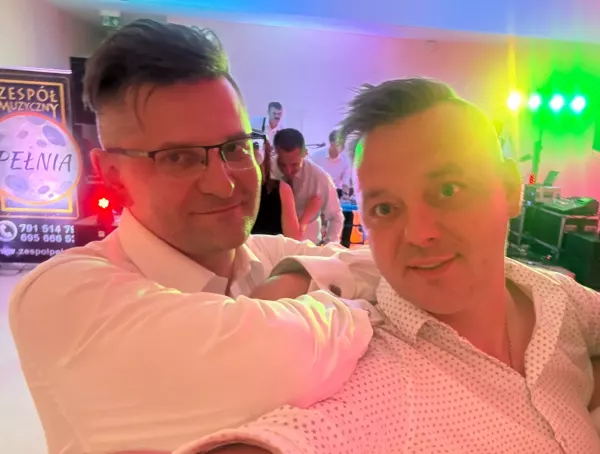 Sebastian Zys na ślubie DJ-a Mysz. Mr Sebii dojechał nad ranem mimo koncertów i telewizji