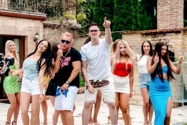 Skolim i Raider razem na scenie! Wspólny występ z utworem „Co Ty Robisz Ze Mną”