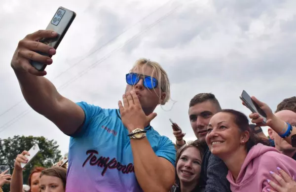 Skolim z prezentem na Dzień Kobiet