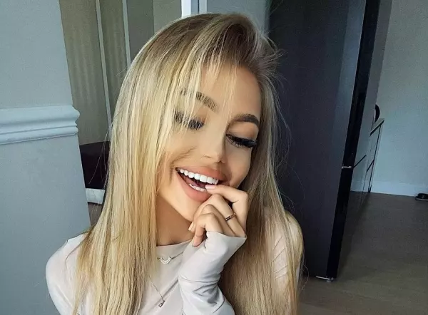 Co za ciało! Gwiazda disco polo kusi w czerwonej bieliźnie! Uwagę zwraca biust! 