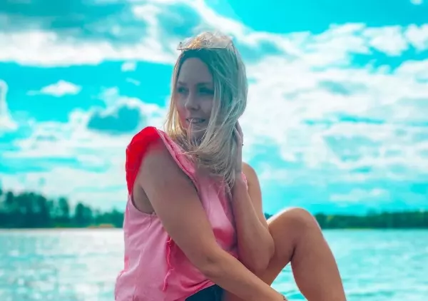 Co za bikini! Śliczna wokalistka disco polo relaksuje się na plaży! Gwiazda rozpoczęła urlop! 