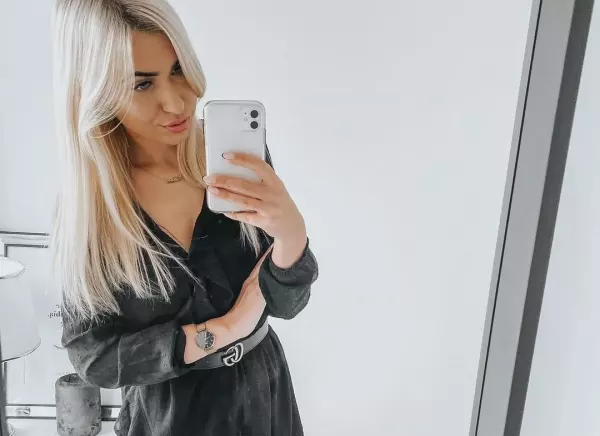 Śliczna gwiazdeczka disco polo pozuje w skąpym bikini na wakacjach! Gorące zdjęcia rozgrzały branżę!