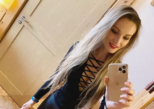 Śliczna wokalistka disco polo zachwyciła kuszącym strojem! Wygląda jak modelka z zagranicznych wybiegów?!