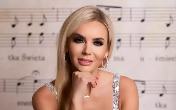 Świąteczna Gorączka z Moniką Chwajoł! Zobaczcie jej HOT zdjęcia! Co za kreacja!