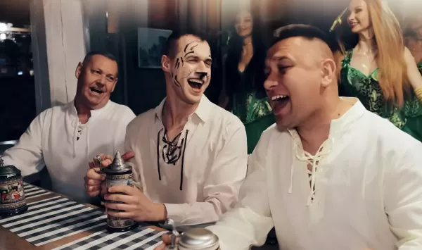 Świerzyńscy zaskoczyli całe disco polo! Takiego teledysku Baby Full i Bayer Full jeszcze nie kręcił!