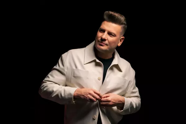 Sylwester Gazda z Power Play – kim jest wokalista, ile ma dzieci, czy ma żonę