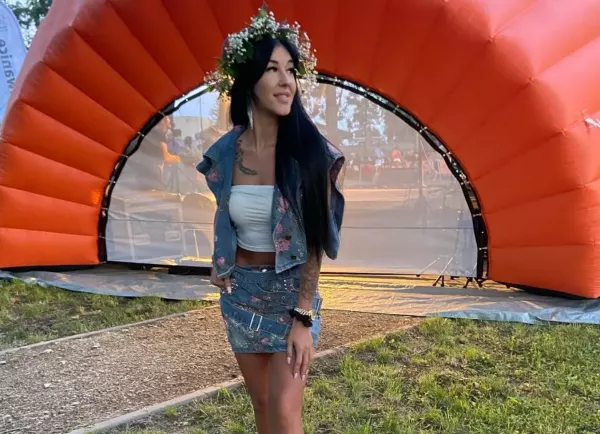 Sylwia Kossakowska oczarowała publiczność na koncercie! Energetyczny występ młodej wokalistki disco polo podbija serca fanów

