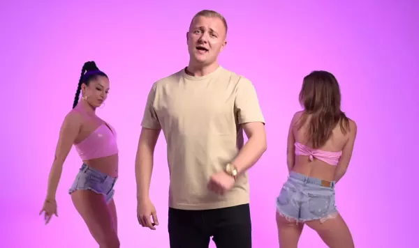 Szymon Jankowski „Propozycja” przekroczyła 100 tysięcy wyświetleń. Nowa piosenka disco polo rośnie w siłę