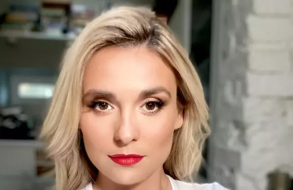 Tak kuszącej Kajry jeszcze nie widzieliście! Żona Sławomira zachwyca  w łóżkowej scenerii w czerwonej bieliźnie!! 