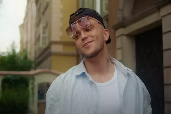 Taka Bella nowym HITEM w Polsce?! Kacper Pluta szturmem zdobywa serca fanów!
