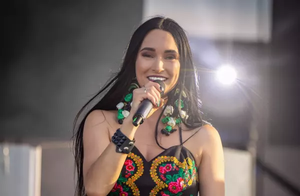 Ten utwór Disco Polo Przekroczył Granice! Daj To Głośniej i ich fenomenalny hit, który podbija Polskę! Posłuchaj wykonania na żywo!