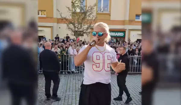 Tłumy na Rynku w Oławie! Skolim zagrał super koncert, a kawałek jego tortu poszedł za 520 zł