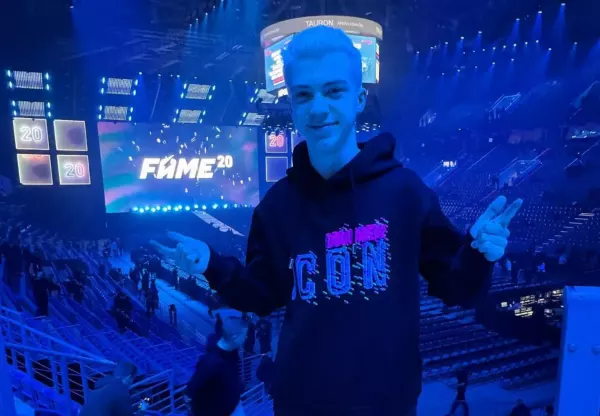 Tomek Olejnik wkracza do oktagonu FAME 20 w rytmach „Ferrari Italia„ | VIDEO
