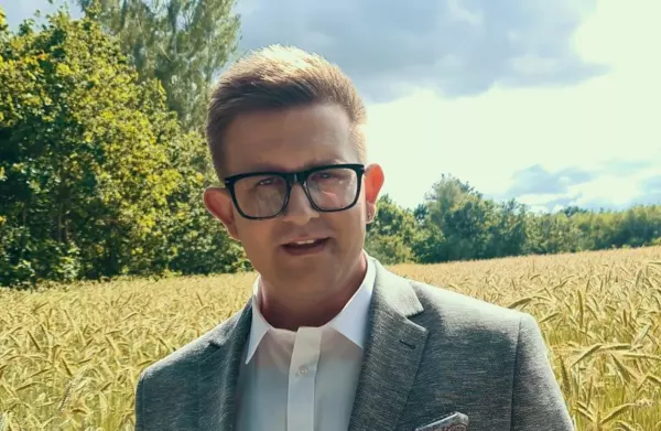 Trudno powstrzymać się od łez! Odszedł tata wokalisty disco polo, Artysta nagrał przepiękny utwór! Musicie tego posłuchać, będziecie w szoku!