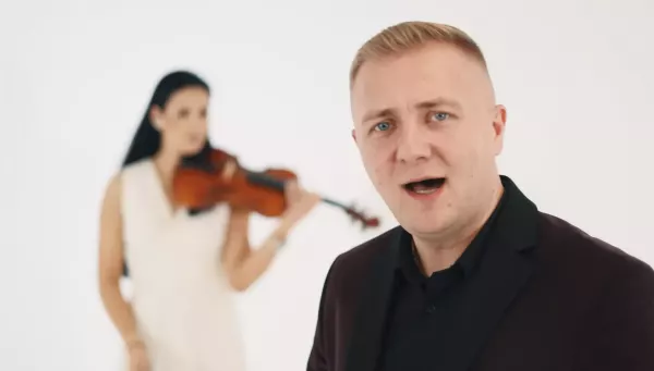 „Tylko My” robi ogromne liczby. Nowy singiel Szymona Jankowskiego błyskawicznie podbija YouTube
