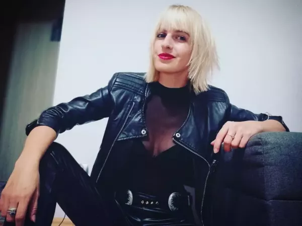 Wokalistka disco polo odsłoniła w końcu dekolt. Fani oniemieli z zachwytu! 
