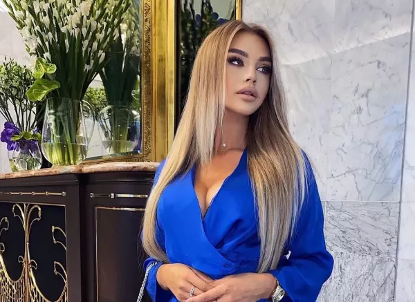 Urocza gwiazdeczka disco polo zachwyca odważnymi stylizacjami! Gorące zdjęcia artystki podbijają sieć! 