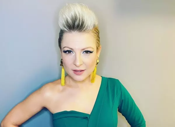 Gorące kadry! Magda Narożna odsłoniła swój piękny biust! Gwiazda promienieje! 