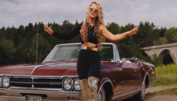 Wielka premiera w disco polo. Żaneta Chmielewska z utworem „Za te róże” zachwyca publiczność